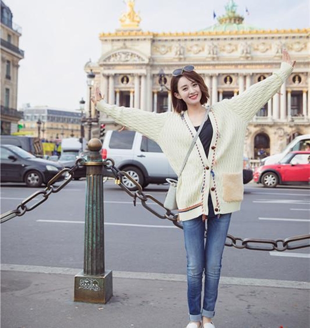 Bức ảnh này trông cô nàng khá gầy nhưng cũng vân xxinh tươi.
