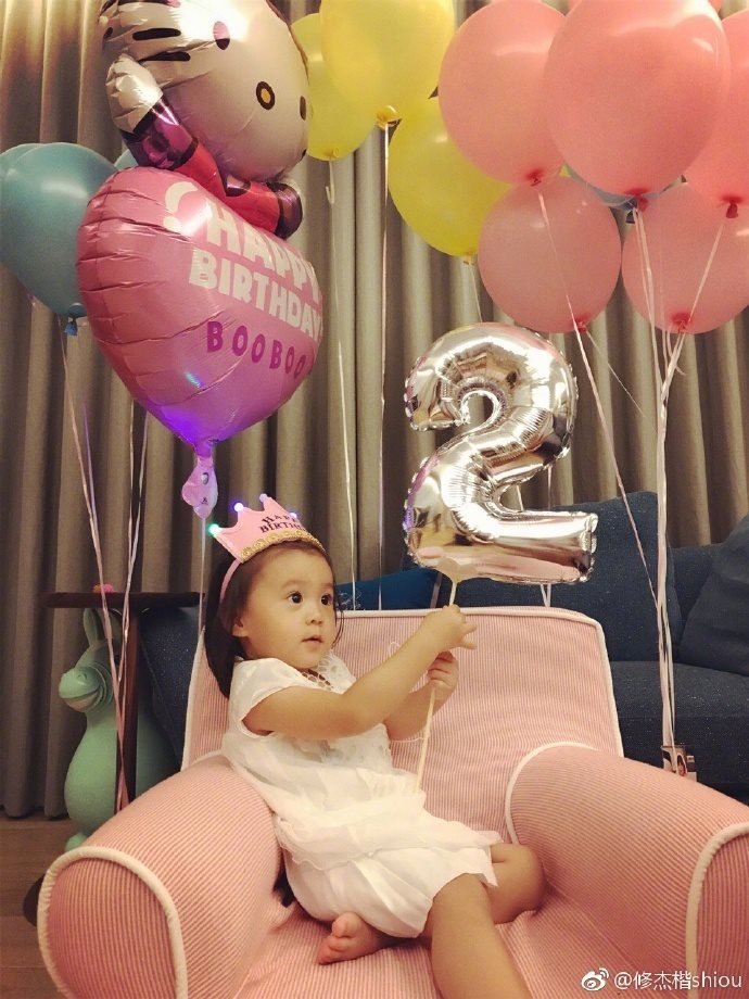 Con gái Bubu của Giả Tịnh Văn lại đốn tim fan nhờ khả năng 'diễn' xuất