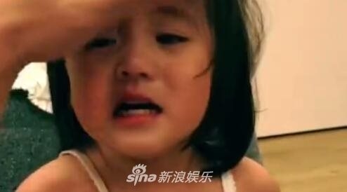 Con gái Bubu của Giả Tịnh Văn lại đốn tim fan nhờ khả năng 'diễn' xuất