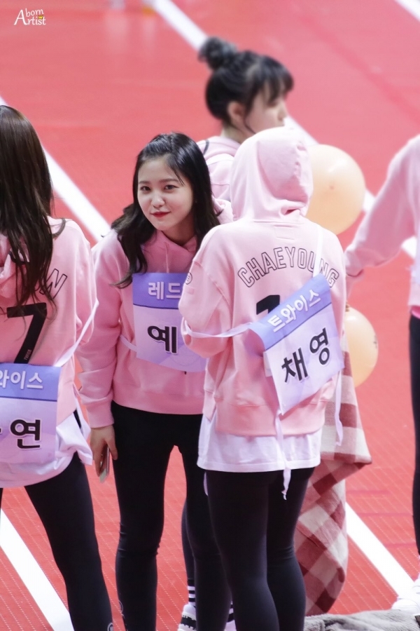 Hội bạn thân toàn siêu sao của “thánh ngoại giao” Yeri (Red Velvet)