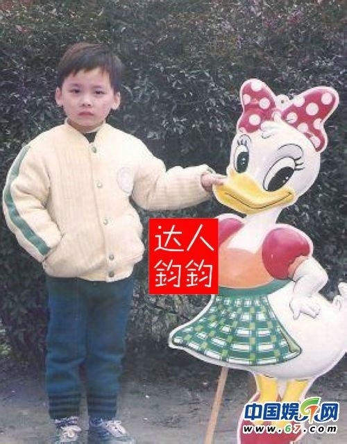 Hết chụp với chuột Micky lại chụp với chuột Minny, có vẻ như "Phong meo" thích chuột thật nhỉ.