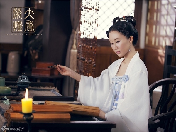 Khả năng diễn xuất linh hoạt, cùng vẻ đẹp thông minh lanh lợi của nàng mỹ nhân họ Mộ Dung khiến khán giả thích thú.