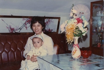 Chỉ cần nhìn đôi mắt ấy thôi cũng đủ nhận diện "người quen" rồi.