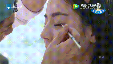 Những nam thần Hoa Ngữ khiến fan đổ gục vì hành động ga lăng của mình