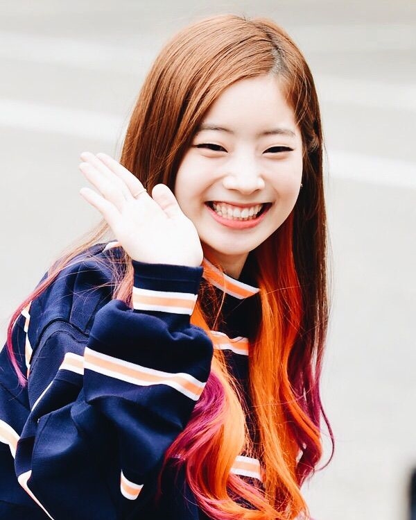 Dahyun của TWICE được bình chọn là nữ thần số 1 quyến rũ nhất Kpop