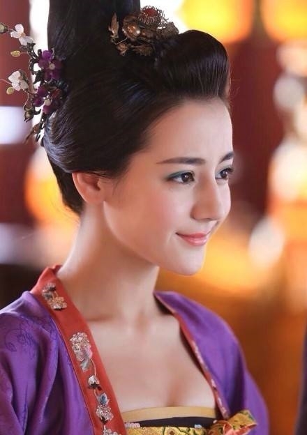 Chỉ xuất hiện vài giây nhưng tạo hình nhân vật Khuynh Thành của Địch Lệ Nhiệt Ba khiến khán giả "nhớ mãi không quên".