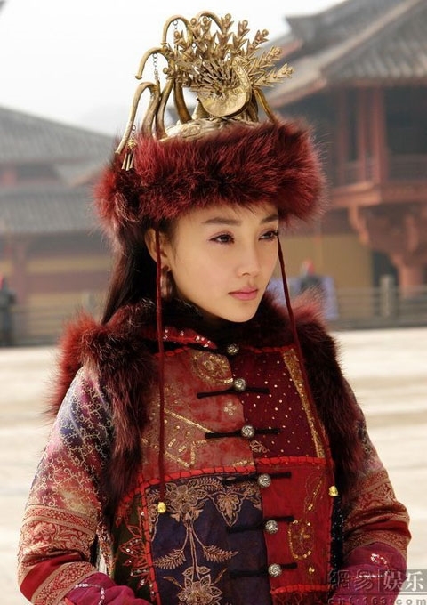 Tạo hình nàng công chúa Đột Quyết Hạ Lan Tâm Như của Lý Tiểu Lộ. Hạ Lan Tâm Như sau khi nhập cung dường như càng xinh đẹp hơn với trang phục triều Đường.