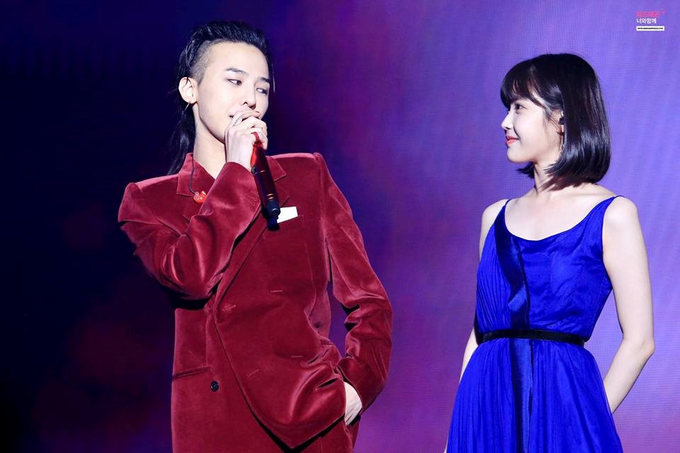 IU tiếp tục làm khách mời danh dự trong đêm diễn của G-Dragon