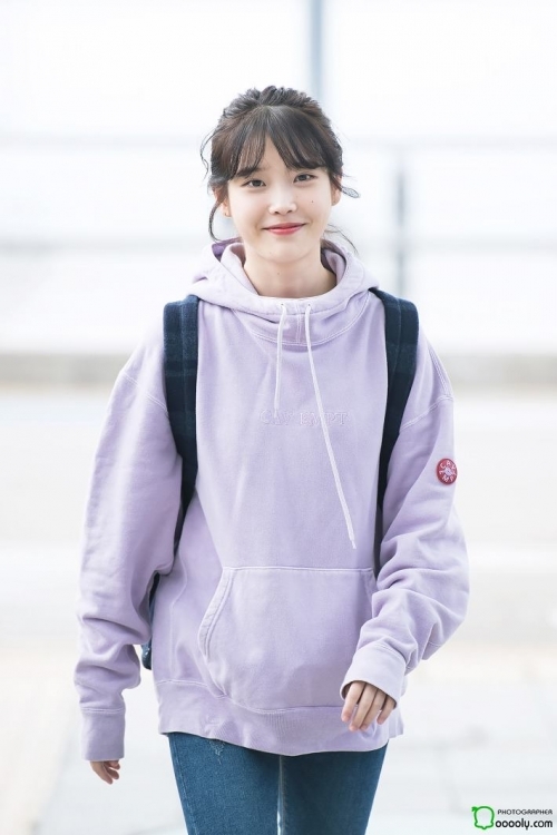 IU tiếp tục làm khách mời danh dự trong đêm diễn của G-Dragon
