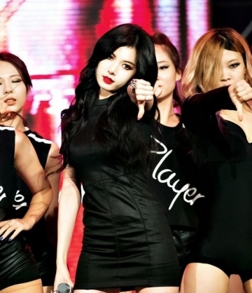 Những nữ idol cực kì hợp với trang phục màu đen