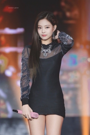 Những nữ idol cực kì hợp với trang phục màu đen