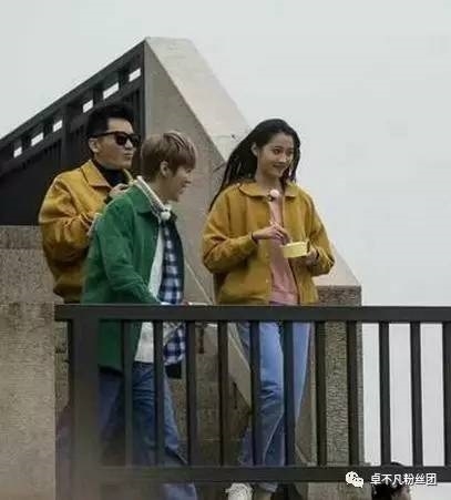Luhan rất ra dáng bạn trai khi ở cạnh bạn gái Quan Hiểu Đồng