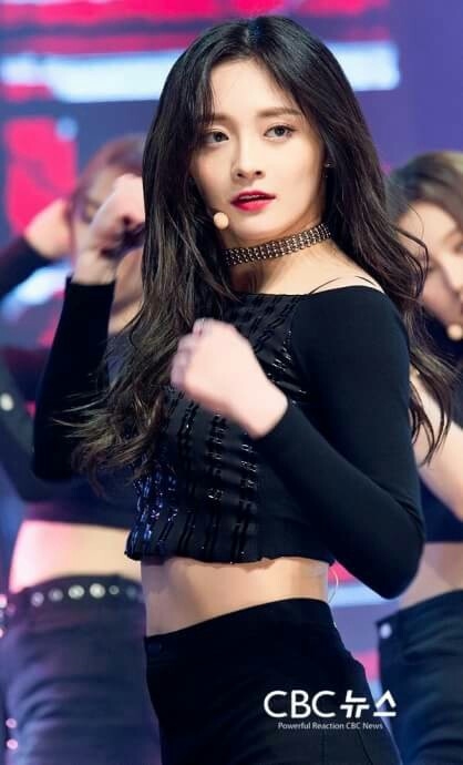 Những nữ idol cực kì hợp với trang phục màu đen