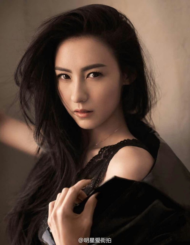Trương Bá Chi đã phải vất vả kiếm sống.