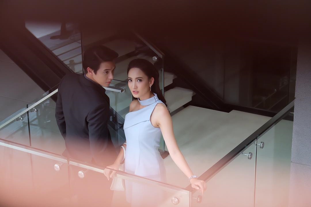 Taew Natapohn và James Jirayu nhận 'bão' bình luận vì quá giống nhau