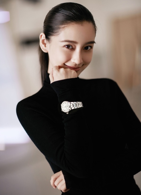 Triệu Vy gây bão vì ảnh ngày xưa được so sánh với AngelaBaby