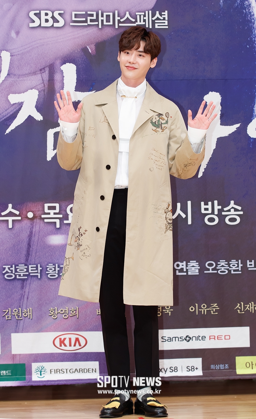 Lee Jong Suk lần đầu thử ca hát khi thể hiện OST 'Khi Nàng Say Giấc'