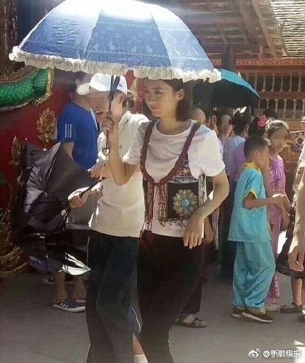 Triệu Lệ Dĩnh xinh đẹp bất chấp fan chụp lén
