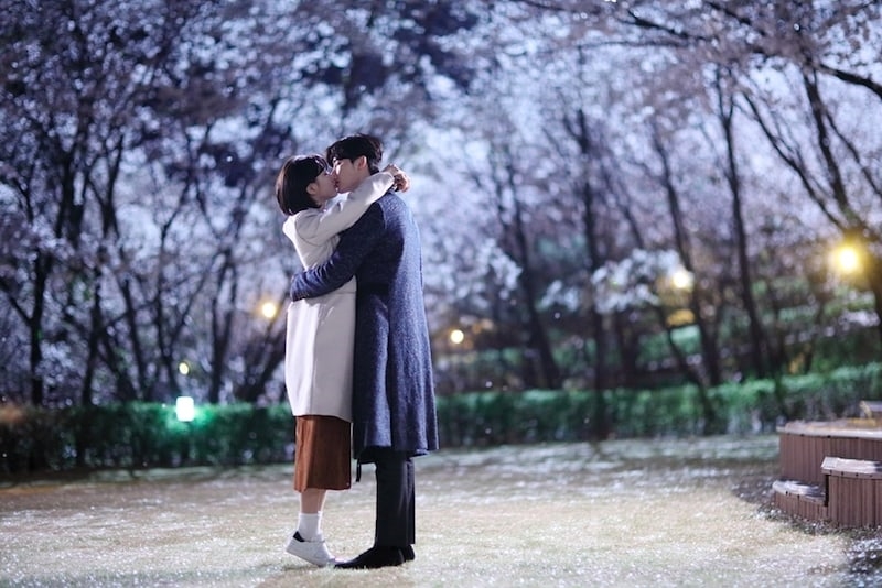 Lee Jong Suk lần đầu thử ca hát khi thể hiện OST 'Khi Nàng Say Giấc'