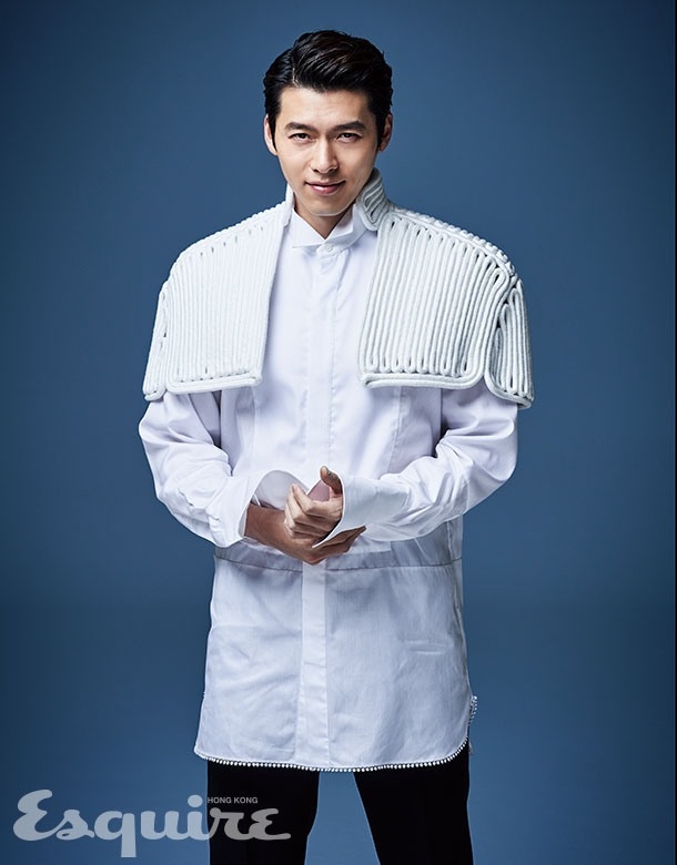 Hyun Bin gây sốc với râu ria xồm xoàm, Nana xinh đẹp không góc chết