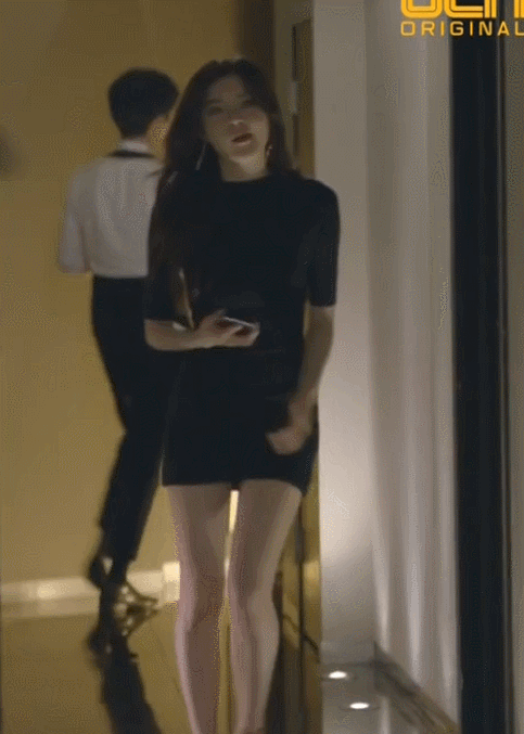 Lee Sun Bin khoe body nóng bỏng của mình trên màn ảnh nhỏ.