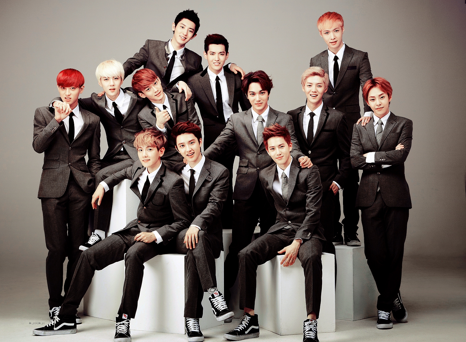 Hậu công khai bạn gái, Luhan 'gây bão' khi kỷ niệm 3 năm rời EXO