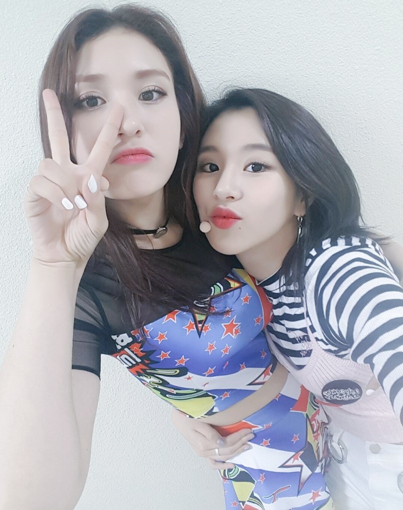7 cặp thần tượng nữ Kpop là đôi bạn thân thiết