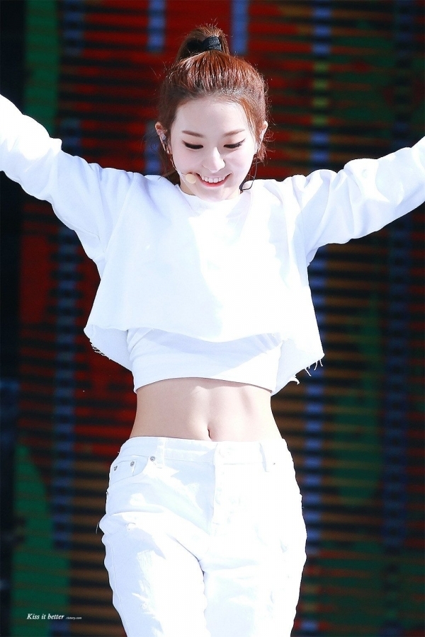 Phát cuồng trước vòng eo thon gọn, săn chắc của các nữ thần tượng Kpop