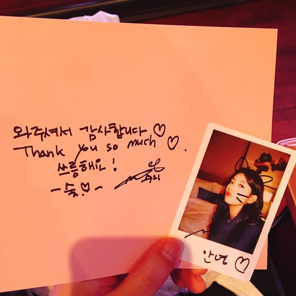 Vắng Lee Min Ho, Suzy đón tuổi mới xinh đẹp rạng ngời bên fan
