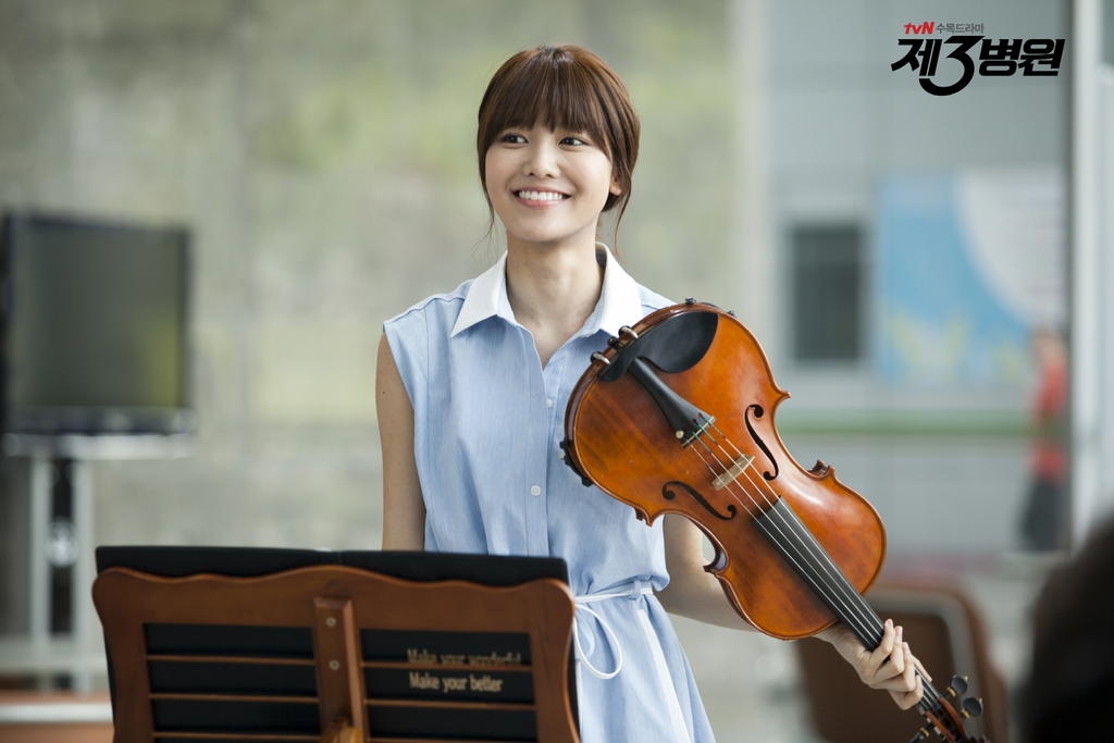 Fan giận dữ xé ảnh, bẻ gãy CD khi nghe tin thành viên SNSD rời nhóm