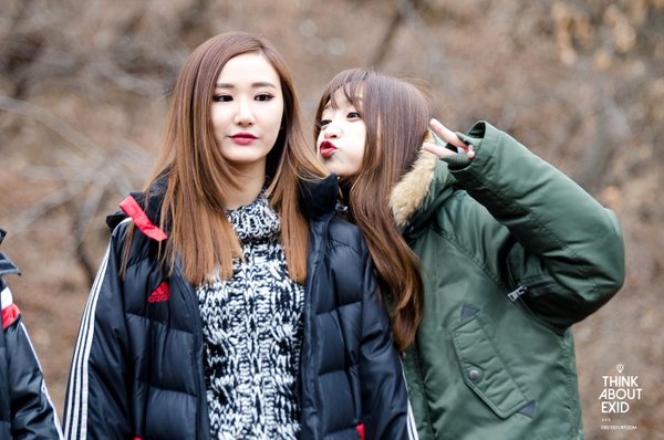 7 cặp thần tượng nữ Kpop là đôi bạn thân thiết