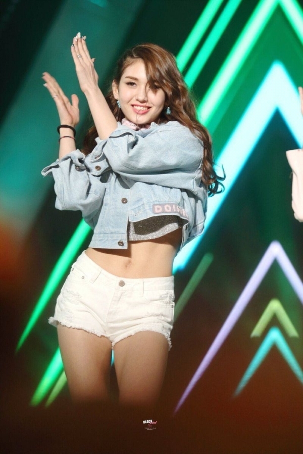 Phát cuồng trước vòng eo thon gọn, săn chắc của các nữ thần tượng Kpop