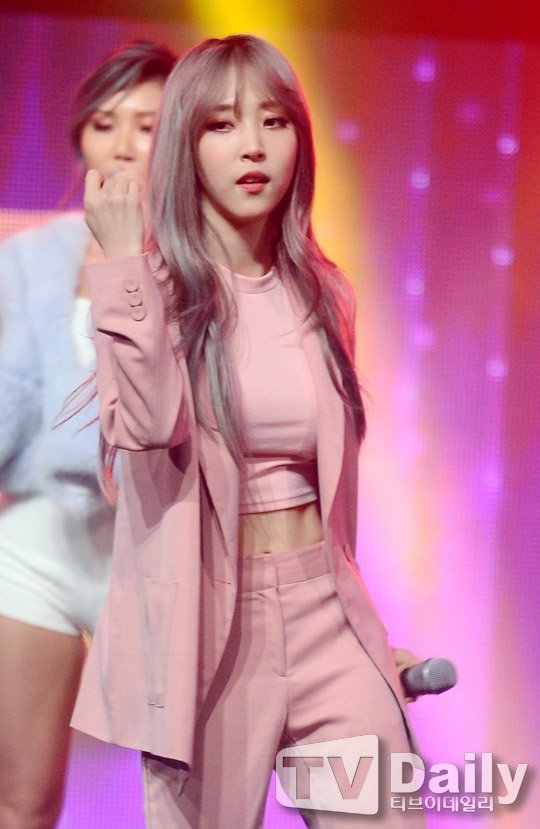 Phát cuồng trước vòng eo thon gọn, săn chắc của các nữ thần tượng Kpop