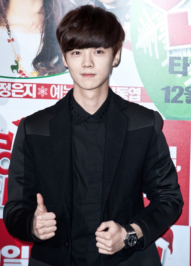 Hậu công khai bạn gái, Luhan 'gây bão' khi kỷ niệm 3 năm rời EXO