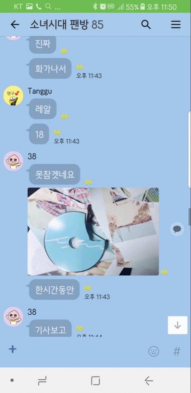 Fan giận dữ xé ảnh, bẻ gãy CD khi nghe tin thành viên SNSD rời nhóm