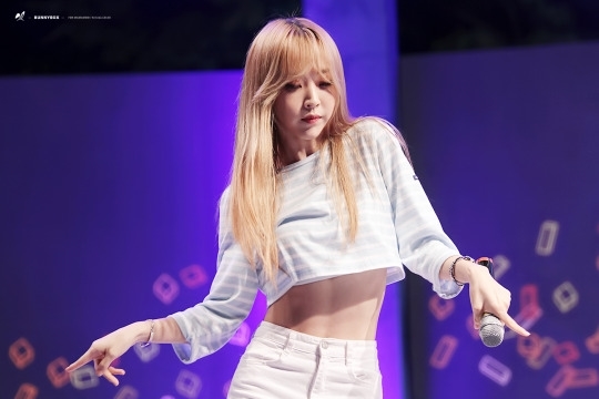Phát cuồng trước vòng eo thon gọn, săn chắc của các nữ thần tượng Kpop