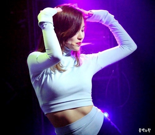 Phát cuồng trước vòng eo thon gọn, săn chắc của các nữ thần tượng Kpop