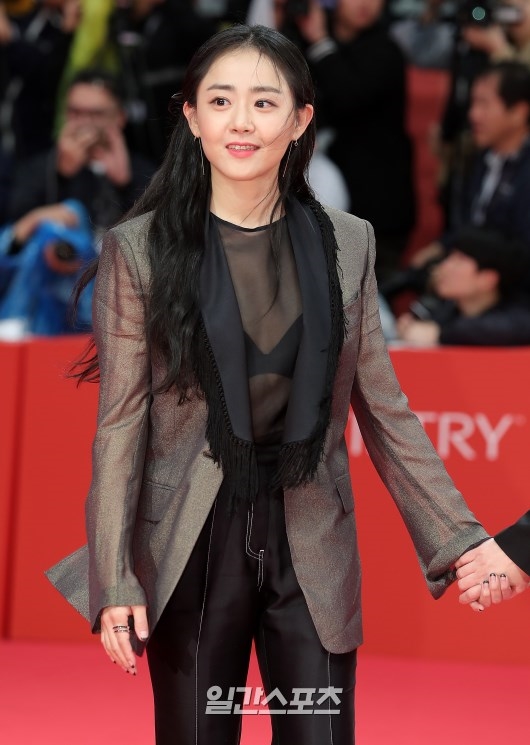 Thảm đỏ "Liên hoan phim Busan lần thứ 22": Bộ ba nhí nhà Song Il Gook nổi bật hơn cả top star