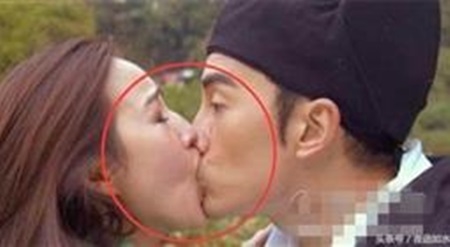 Suy sụp trước những màn hôn "thảm họa" trên màn ảnh Hoa ngữ
