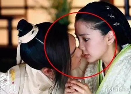 Suy sụp trước những màn hôn "thảm họa" trên màn ảnh Hoa ngữ