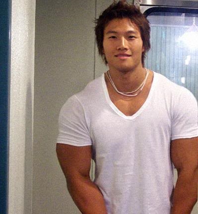 “Đốn tim” với thân hình siêu chuẩn của dàn thành viên Running man