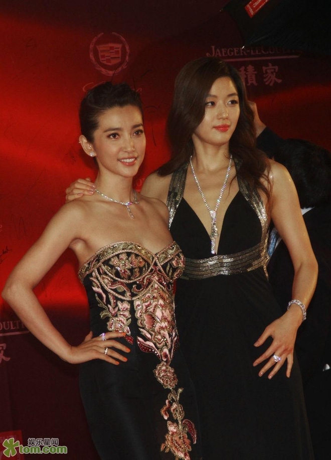 Khán giả cười ngất trước tạo hình của Jun Ji Hyun trong phim cũ