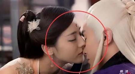 Suy sụp trước những màn hôn "thảm họa" trên màn ảnh Hoa ngữ