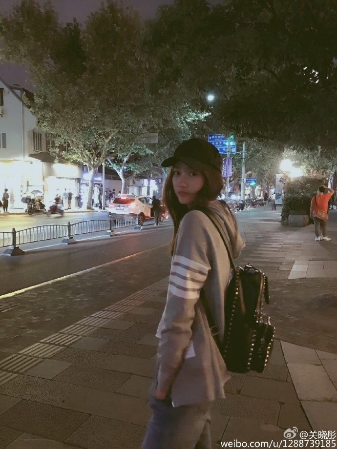 Nhan sắc xinh đẹp và vẻ tươi trẻ của cô nàng Quan Hiểu Đồng
