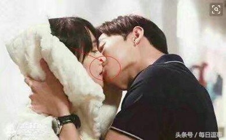 Suy sụp trước những màn hôn "thảm họa" trên màn ảnh Hoa ngữ