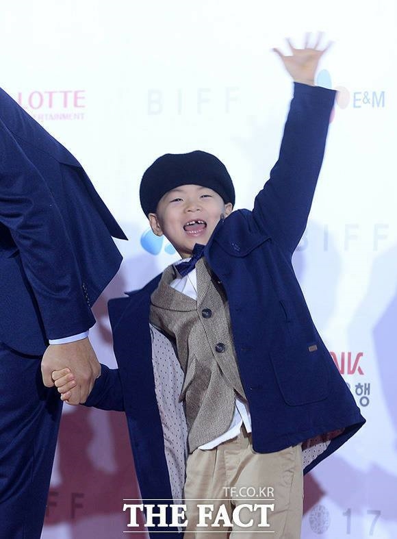 Daehan Minguk Manse cao lớn, đẹp trai thu hút mọi ánh nhìn
