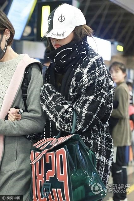 Luhan làm dấy lên tin đồn sắp cưới Quan Hiểu Đồng vì đi chọn nhẫn