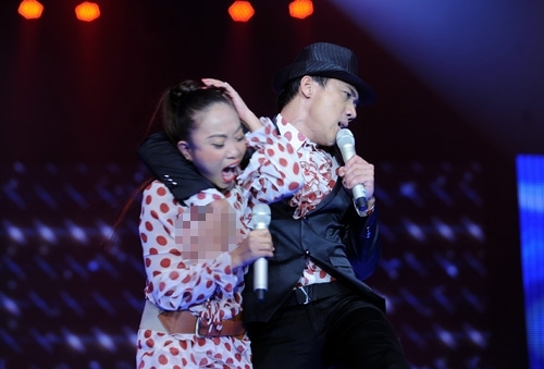 Những quý ông có đôi tay lịch thiệp của showbiz Việt