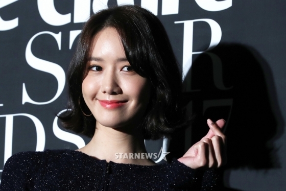 Yoona xinh đẹp nhận giải thưởng điện ảnh, Seo Shin Ae ăn mặc già dặn