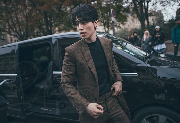 Nhan sắc Lee Dong Wook xuất sắc đến mức dân Pháp cũng phải đứng nhìn